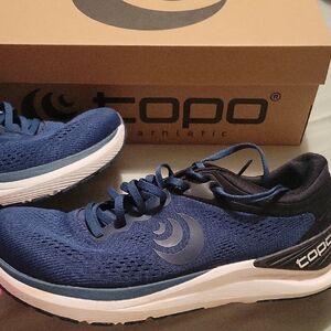 Mens Topo UltraFly 4 Sneakers